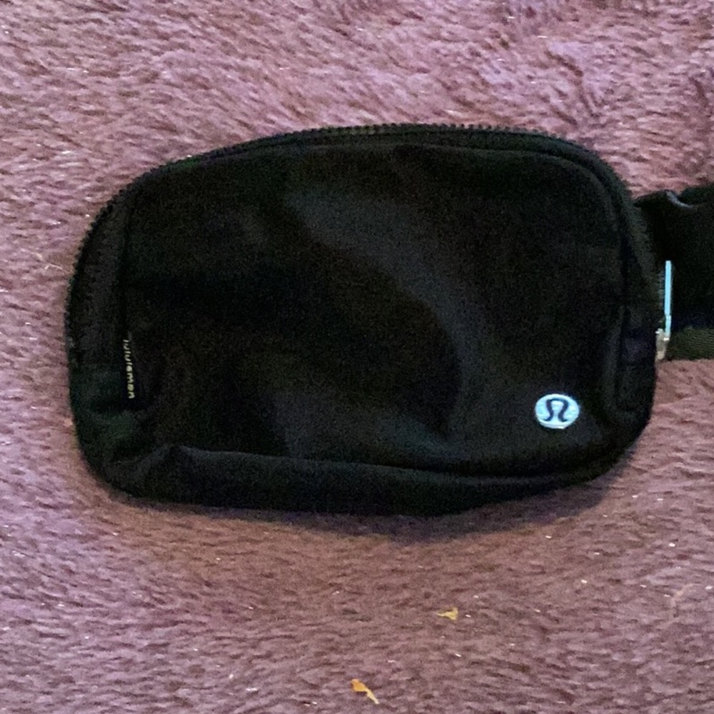 Black Lulu belt bag